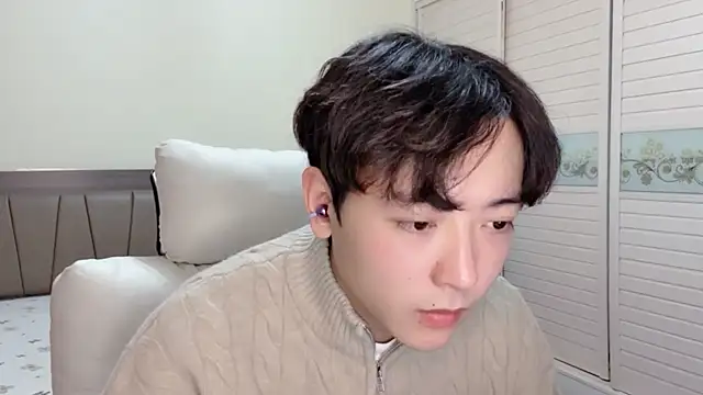 xiaoxiao1025 online show from November 15, 2025, 1:37 pm