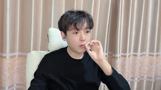 xiaoxiao1025 online show from October 28, 2025, 11:53 am