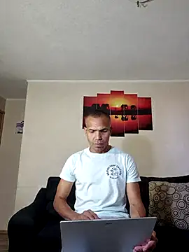 Snapshot of Jonnes-z chatting on December 14, 2025, 11:21 pm Jonnes-z online show from December 14, 2025, 11:21 pm