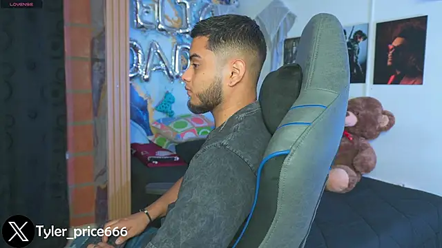 Snapshot of Tiler_wolker chatting on January 9, 2026, 2:18 am Tiler wolker online show from January 9, 2026, 2:18 am