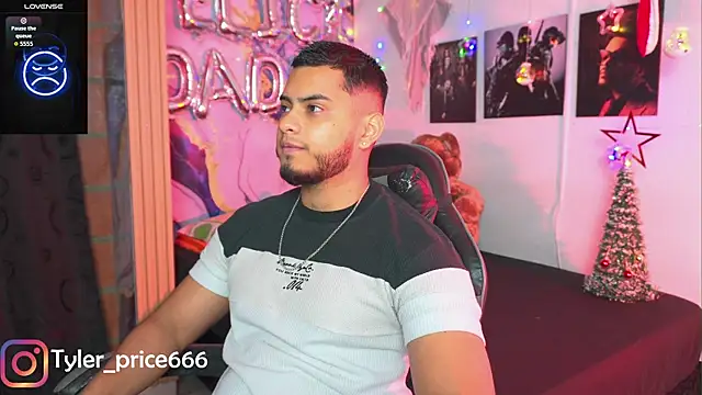 Tiler wolker online show from December 19, 2025, 6:27 am