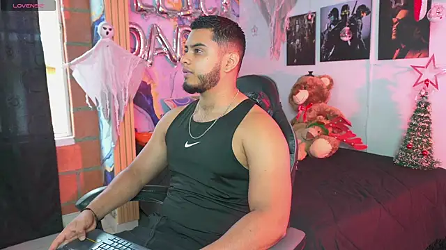 Tiler wolker online show from December 14, 2025, 8:25 pm