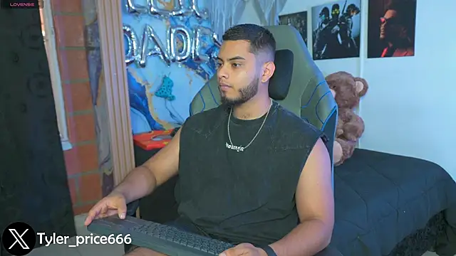 Snapshot of Tiler_wolker chatting on January 18, 2026, 10:57 pm Tiler wolker online show from January 18, 2026, 10:57 pm