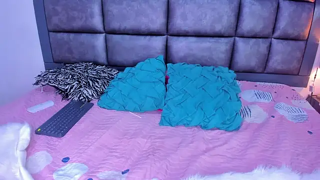 Sasha Picot17 online show from December 14, 2025, 8:09 am