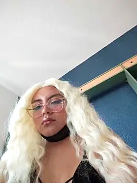 Kittyblood08 online show from October 25, 2025, 9:37 pm