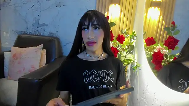 Snapshot of Nayla_Monroee chatting on November 3, 2025, 1:04 pm Nayla Monroee online show from November 3, 2025, 1:04 pm