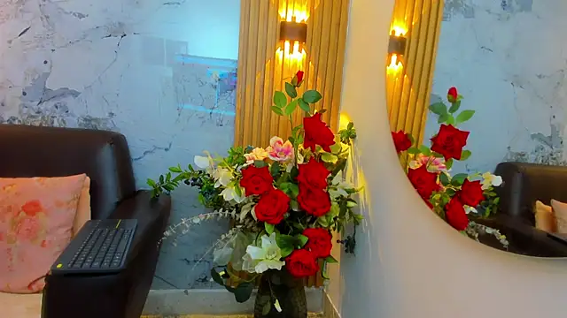 Snapshot of Nayla_Monroee chatting on November 14, 2025, 8:23 pm Nayla Monroee online show from November 14, 2025, 8:23 pm