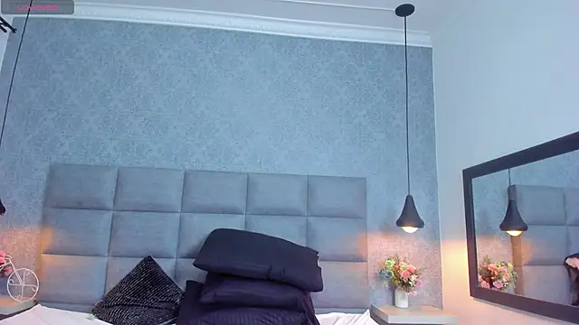 Luna Bella3 online show from November 30, 2025, 10:38 am