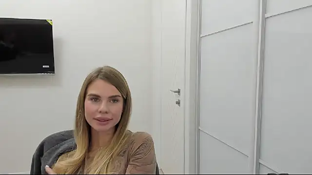 LinaBey online show from October 29, 2025, 5:23 pm