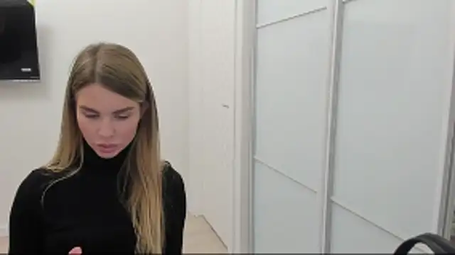 LinaBey online show from November 3, 2025, 12:20 pm