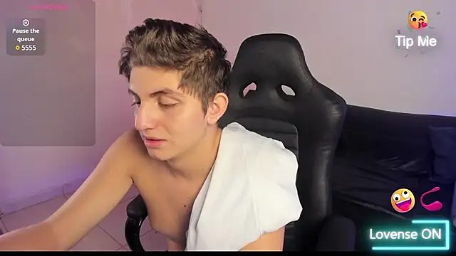 Snapshot of atilaepic chatting on February 4, 2026, 11:16 am atilaepic online show from February 4, 2026, 11:16 am