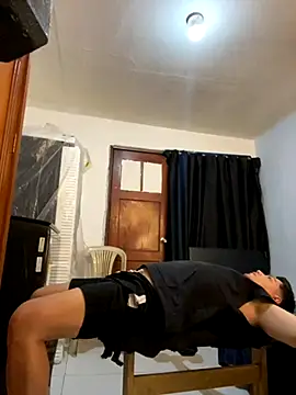 Snapshot of MasonHeat chatting on December 3, 2025, 11:04 pm MasonHeat online show from December 3, 2025, 11:04 pm