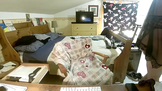 Sissypat53 online show from April 13, 2026, 8:29 am