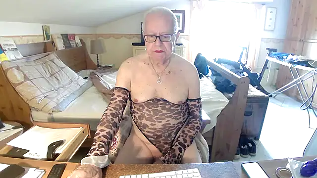 Snapshot of Sissypat53 chatting on July 1, 2026, 9:09 am Sissypat53 online show from July 1, 2026, 9:09 am