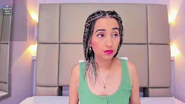 violett rabbit  online show from November 22, 2025, 12:26 pm