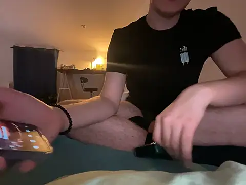 Snapshot of Lenouveau- chatting on April 1, 2026, 9:45 pm Lenouveau- online show from April 1, 2026, 9:45 pm