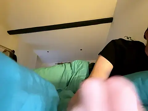 Snapshot of Lenouveau- chatting on January 10, 2026, 9:21 pm Lenouveau- online show from January 10, 2026, 9:21 pm