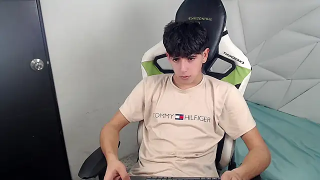 Snapshot of Cash_G_ chatting on November 27, 2025, 8:09 pm Cash G online show from November 27, 2025, 8:09 pm