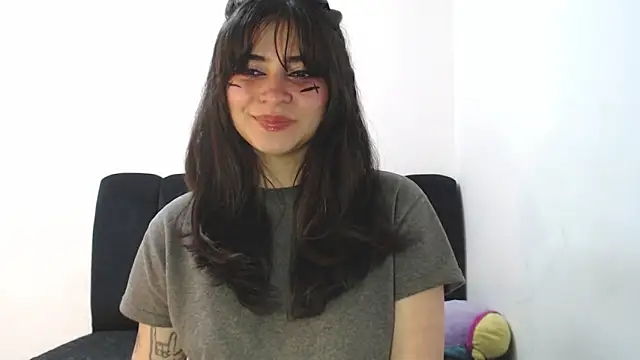 Snapshot of Annagoth_ chatting on June 15, 2026, 10:42 pm Annagoth online show from June 15, 2026, 10:42 pm