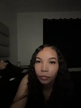 nikkiloveee online show from March 21, 2026, 4:57 am