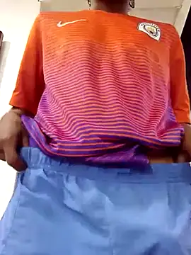 SkinniYamo online show from April 13, 2026, 1:26 pm