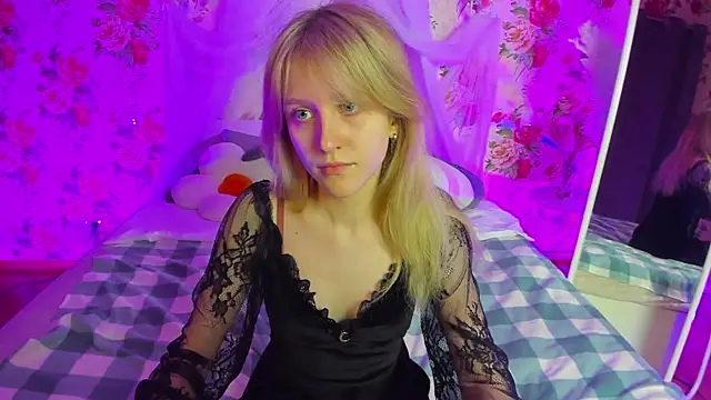 KissChristie   online show from November 8, 2025, 8:12 pm