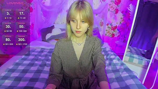 KissChristie   online show from November 12, 2025, 6:12 pm