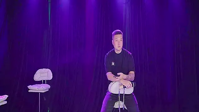 Snapshot of forever_003 chatting on October 31, 2025, 11:29 am forever 003 online show from October 31, 2025, 11:29 am