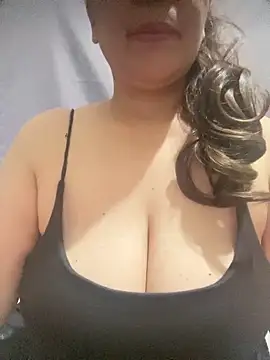 Snapshot of sweetyjhones chatting on April 2, 2026, 12:56 pm sweetyjhones online show from April 2, 2026, 12:56 pm