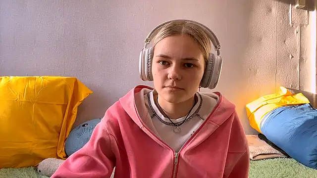 ChristineWest online show from November 1, 2025, 8:19 am