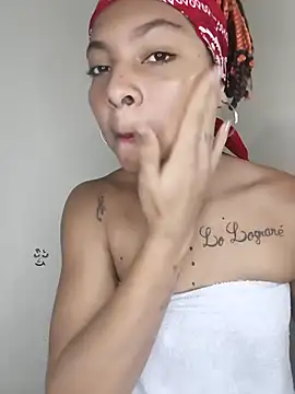 Snapshot of leona_sumiza chatting on November 2, 2025, 6:35 pm leona sumiza online show from November 2, 2025, 6:35 pm