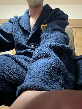 isao752702 online show from December 14, 2025, 12:11 pm