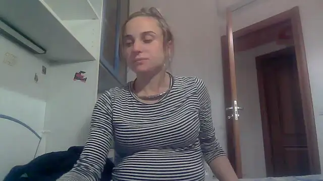 Snapshot of SinnEmily chatting on December 15, 2025, 9:31 pm SinnEmily online show from December 15, 2025, 9:31 pm