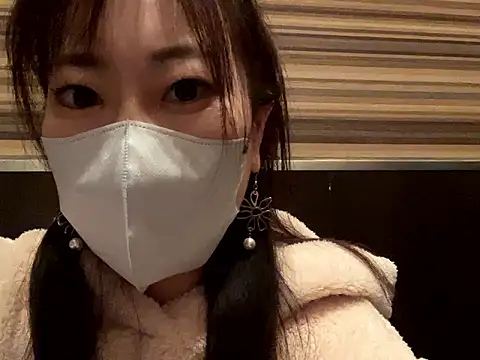 hitomi desu online show from November 26, 2025, 2:06 pm