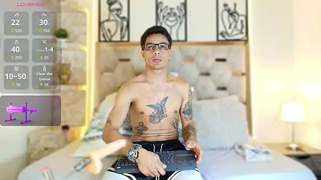 Andrew Haalls online show from December 4, 2025, 8:41 pm