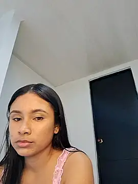 DollyRouse online show from November 17, 2025, 3:32 am