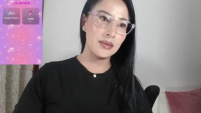 Emma Hotkiss online show from July 8, 2026, 10:10 pm