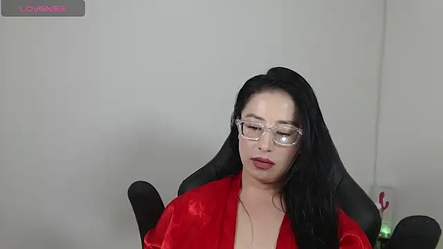 Emma Hotkiss online show from June 16, 2026, 3:06 am
