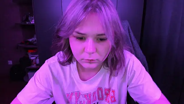 sophia lix online show from November 9, 2025, 2:43 pm