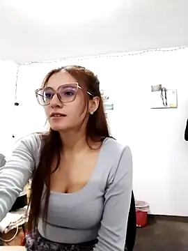 bellastorme04 online show from April 2, 2026, 2:52 am