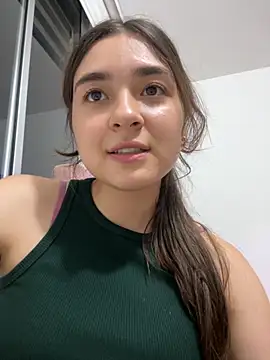 Snapshot of Valentina_ro chatting on November 5, 2025, 3:20 am Valentina ro online show from November 5, 2025, 3:20 am