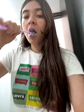 Snapshot of Valentina_ro chatting on November 22, 2025, 5:01 pm Valentina ro online show from November 22, 2025, 5:01 pm