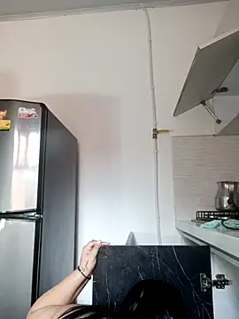 Mile uh online show from November 8, 2025, 6:44 pm