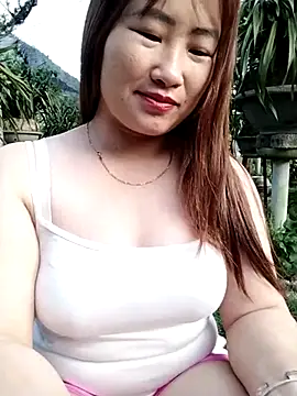 Snapshot of emini-xx chatting on April 10, 2026, 11:34 pm emini-xx online show from April 10, 2026, 11:34 pm