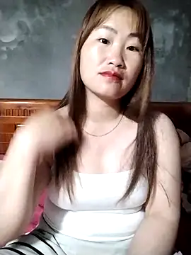 Snapshot of emini-xx chatting on April 5, 2026, 12:06 am emini-xx online show from April 5, 2026, 12:06 am