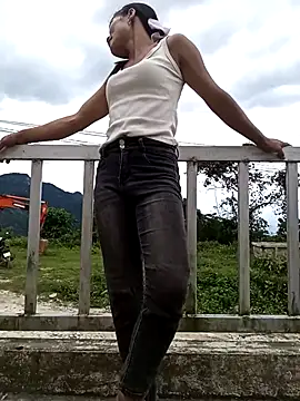 Snapshot of doggy-00 chatting on May 24, 2026, 10:04 am doggy-00 online show from May 24, 2026, 10:04 am