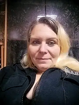 Snapshot of Lana-murr chatting on October 28, 2025, 6:40 pm Lana-murr online show from October 28, 2025, 6:40 pm