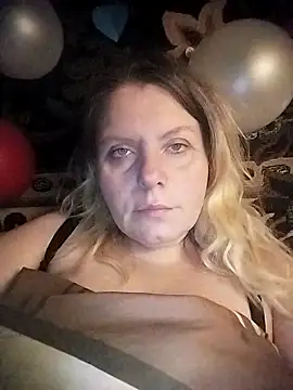 Lana-murr online show from February 15, 2026, 5:01 pm