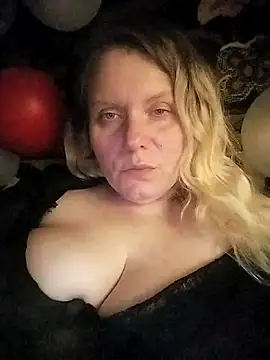 Lana-murr online show from February 19, 2026, 8:17 pm