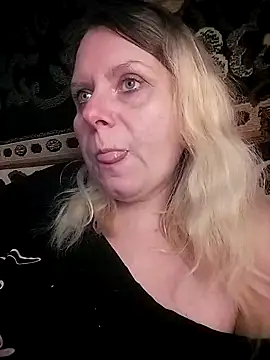 Snapshot of Lana-murr chatting on December 16, 2025, 9:02 am Lana-murr online show from December 16, 2025, 9:02 am